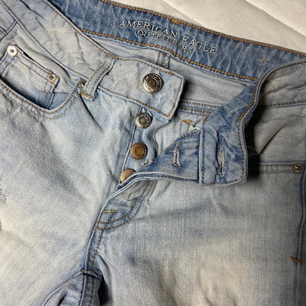 American Eagle AE Light-wash Ripped BoyCrop Jeans